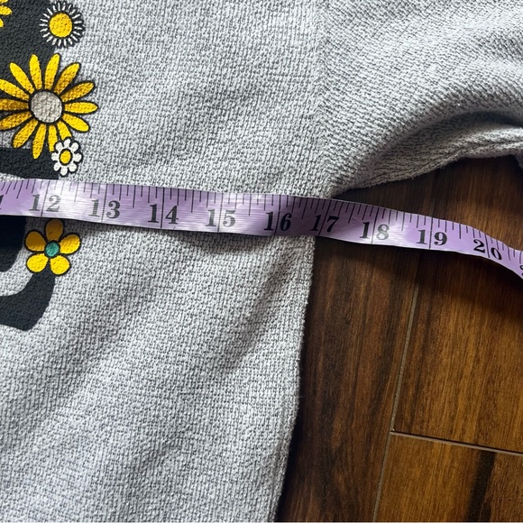 Girls Floral LOVE Sweatshirt Grey Cozy Crewneck Youth Small - Picture 7 of 10
